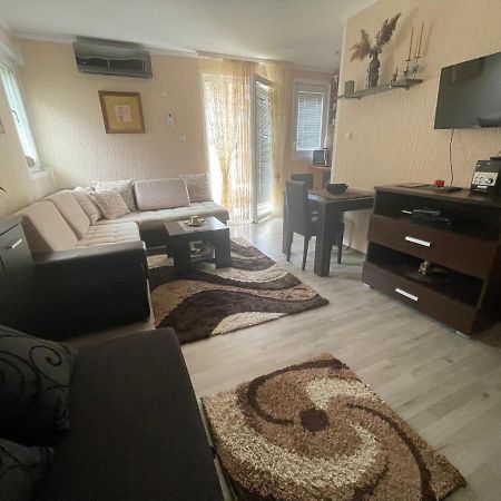Studio Apartment For Rent In Budva Luaran gambar