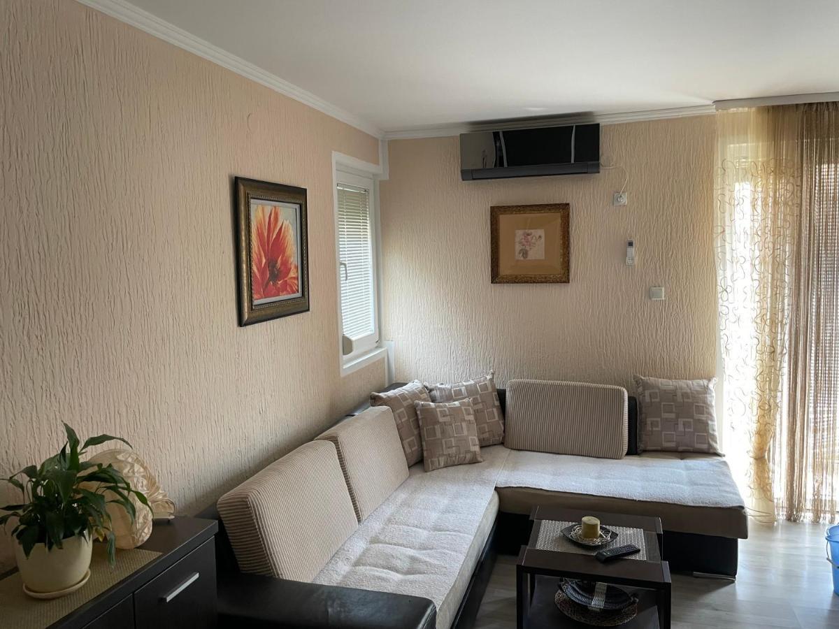 Studio Apartment For Rent In Budva Luaran gambar