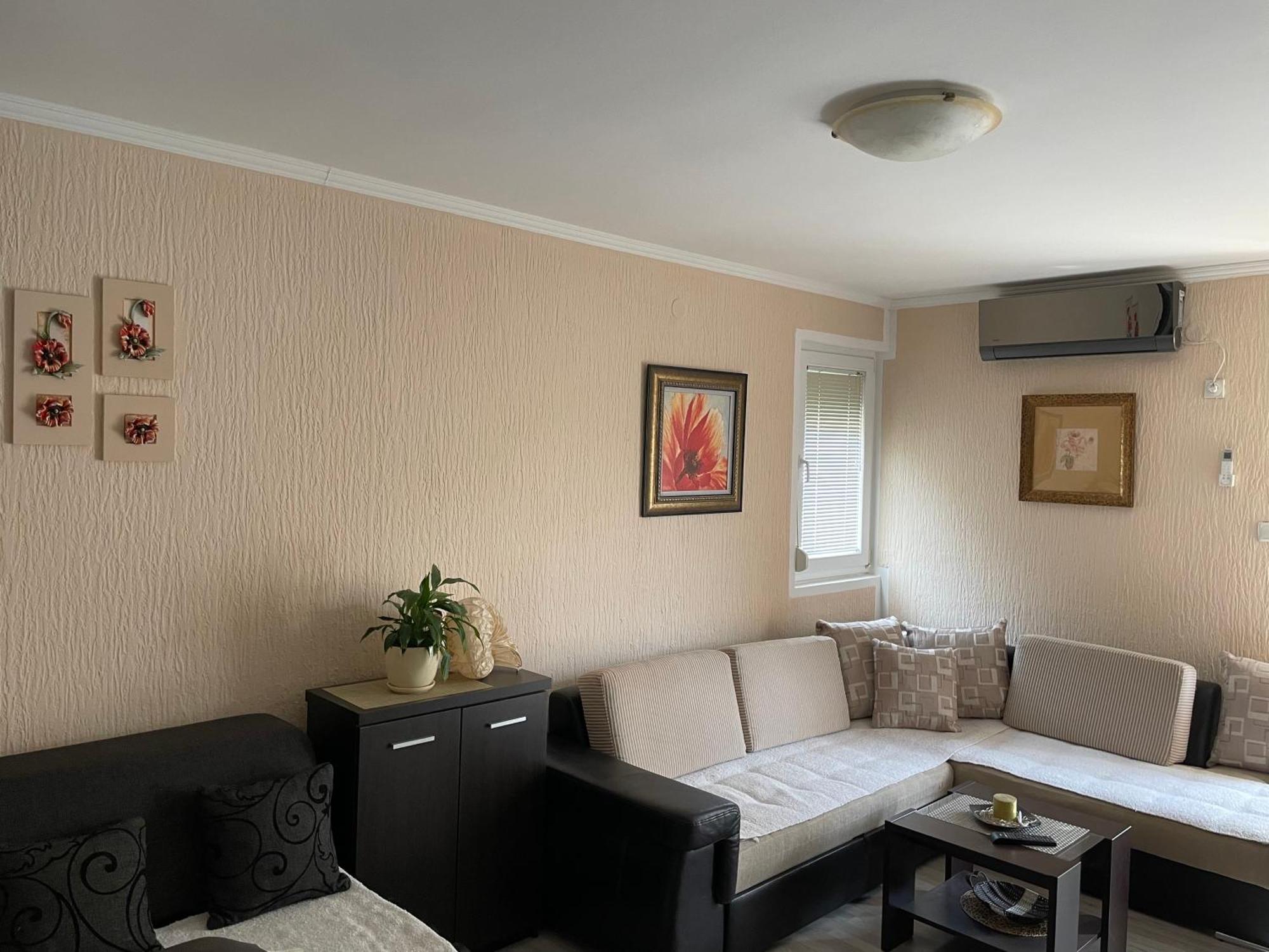 Studio Apartment For Rent In Budva Luaran gambar