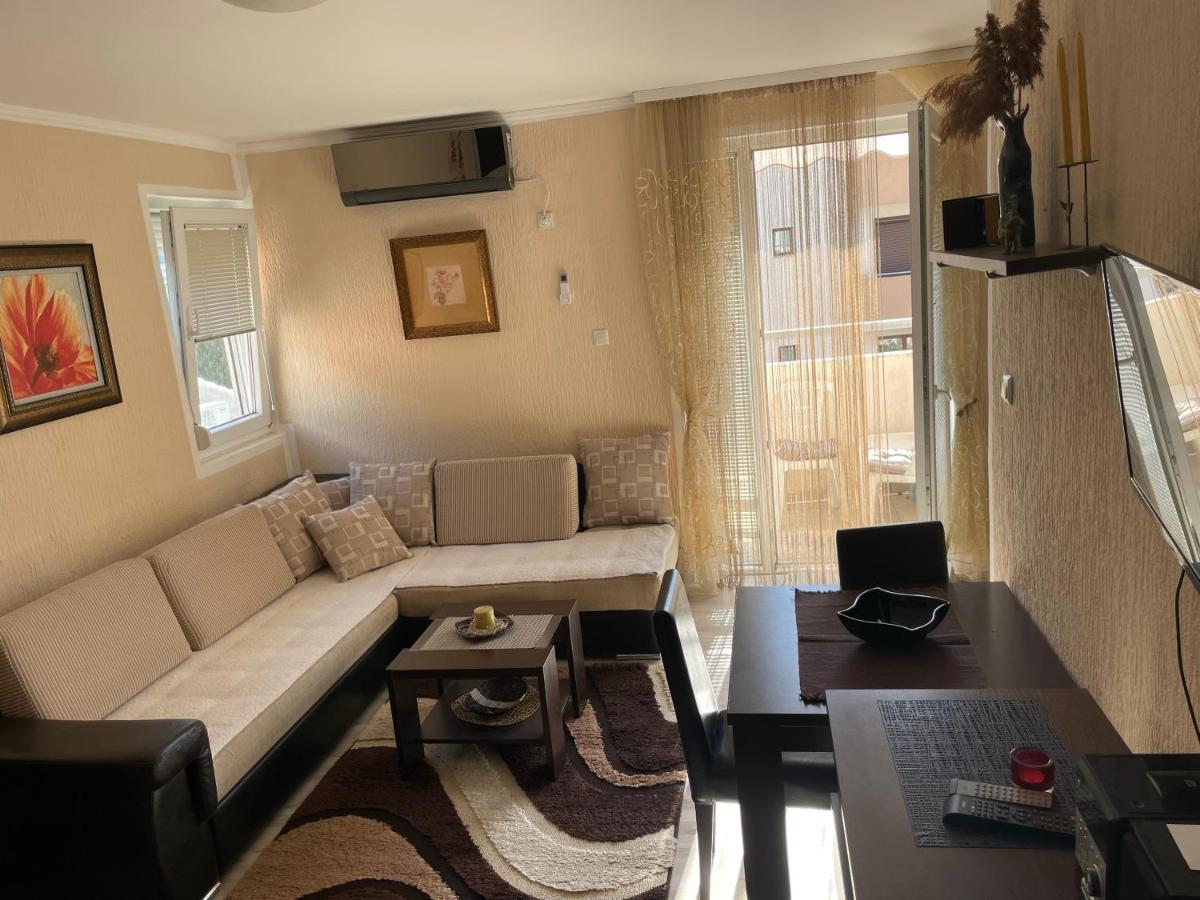 Studio Apartment For Rent In Budva Luaran gambar