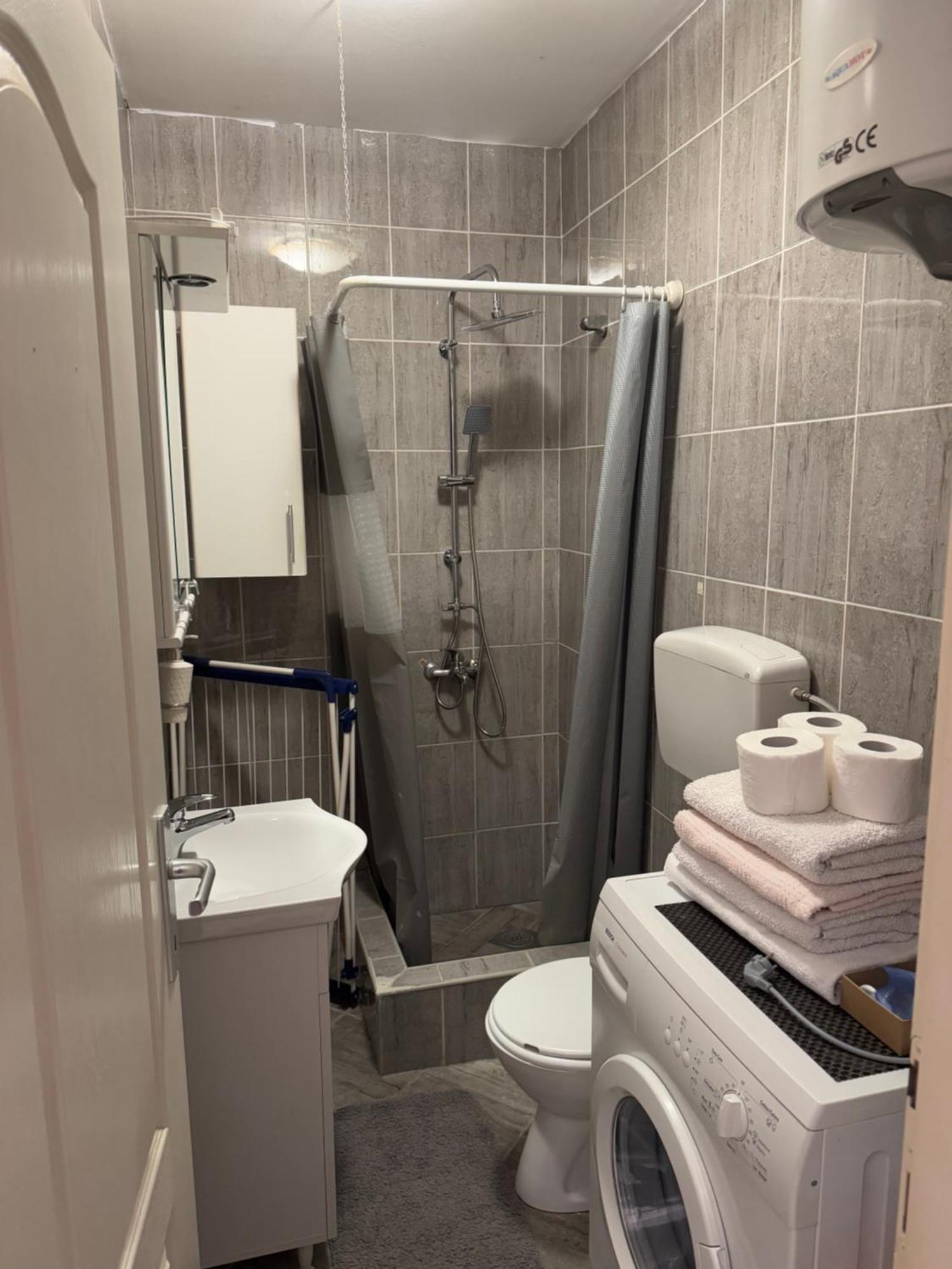 Studio Apartment For Rent In Budva Luaran gambar